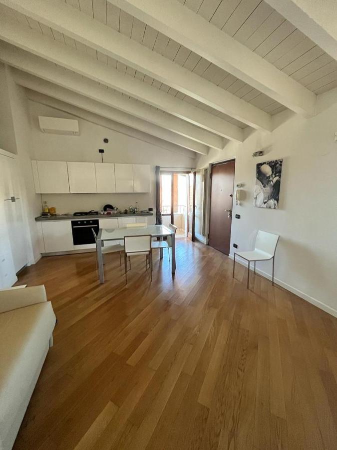 Vittoria Al Lago Apartment Desenzano del Garda Ngoại thất bức ảnh